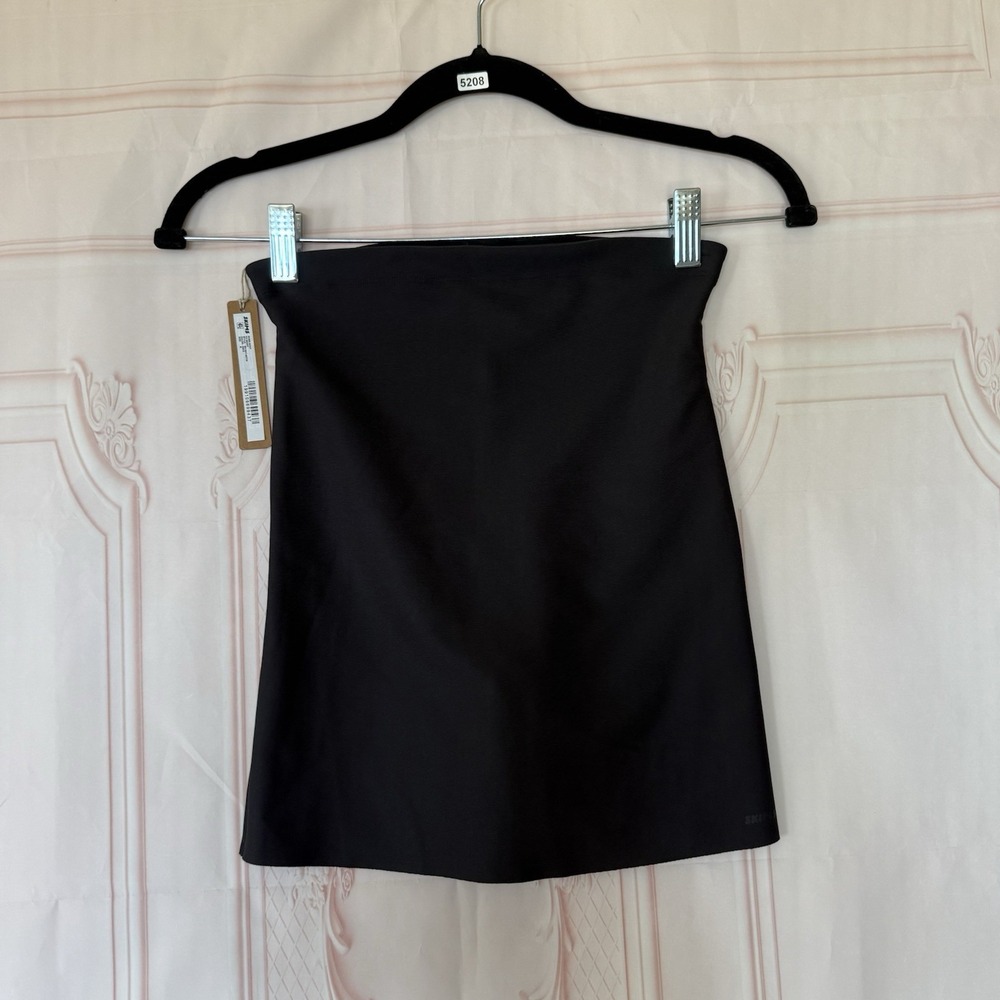 NEW Skims Body Core Sculpt Skort Size Medium Onyx Black NWT $88 BO-SKT-9677W